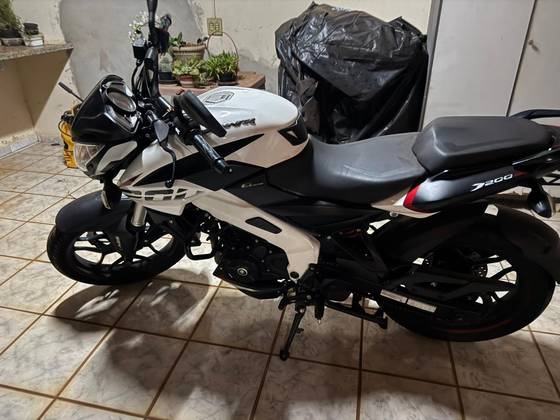 BAJAJ DOMINAR 200 